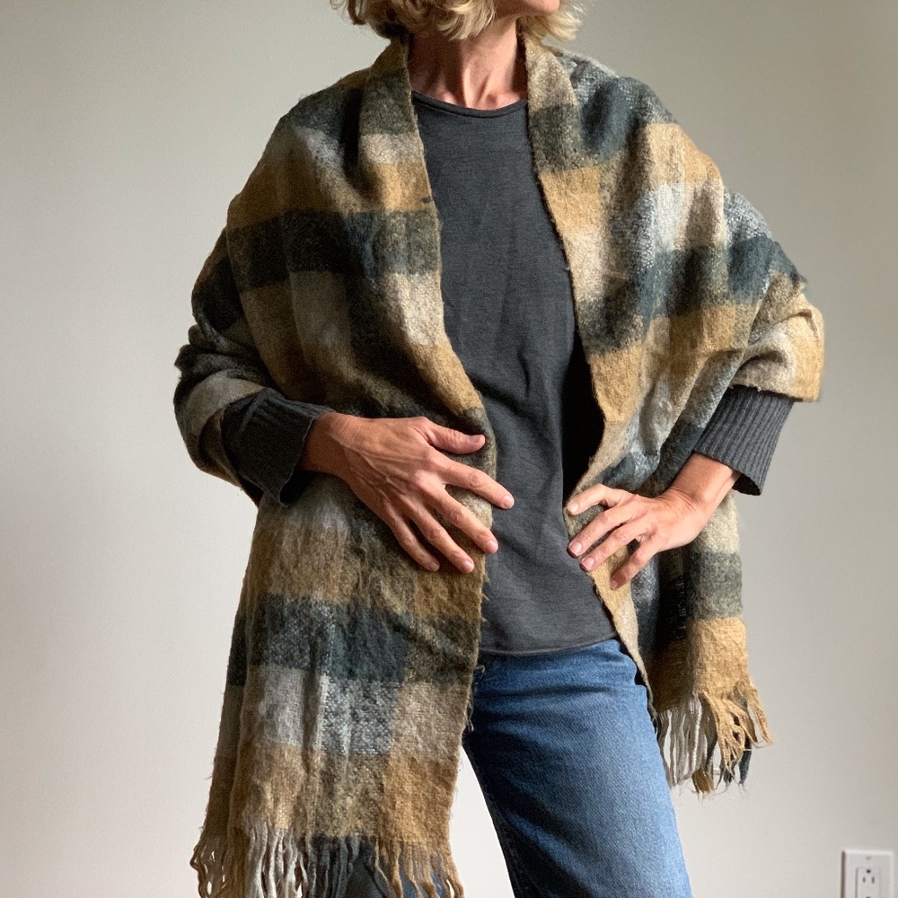Scarf-shawl style